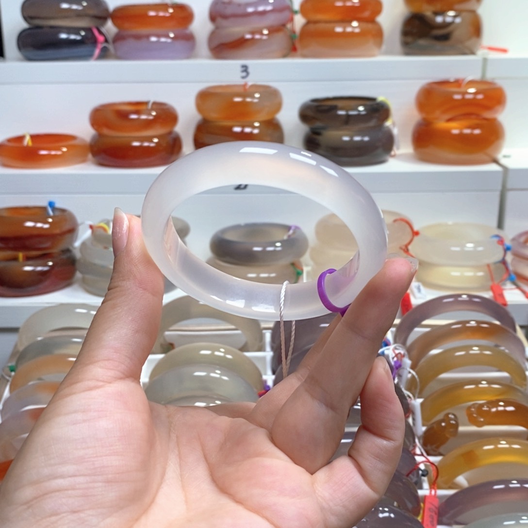 玛瑙/玉髓手镯未镶嵌缠*