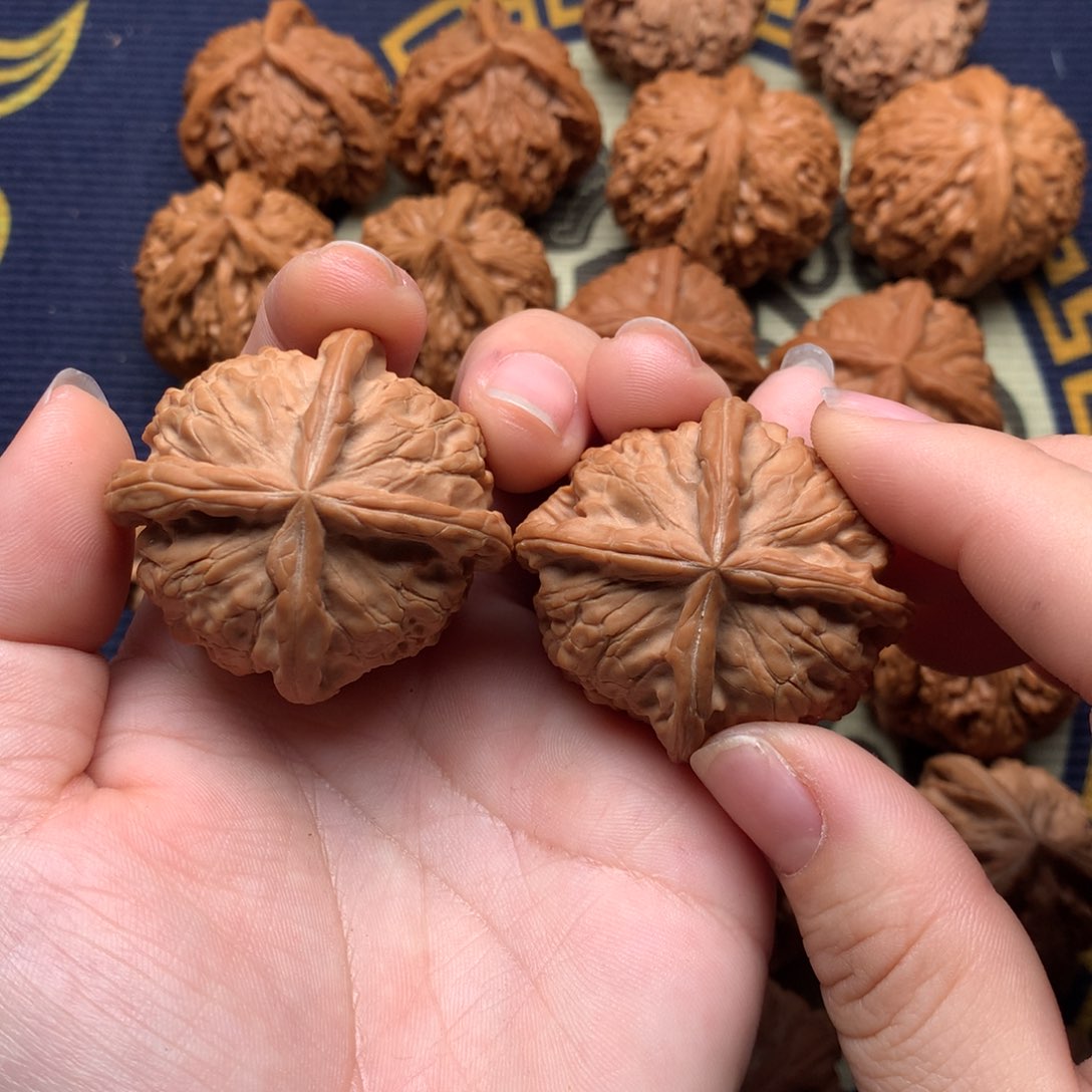 文玩核桃吊坠四棱42