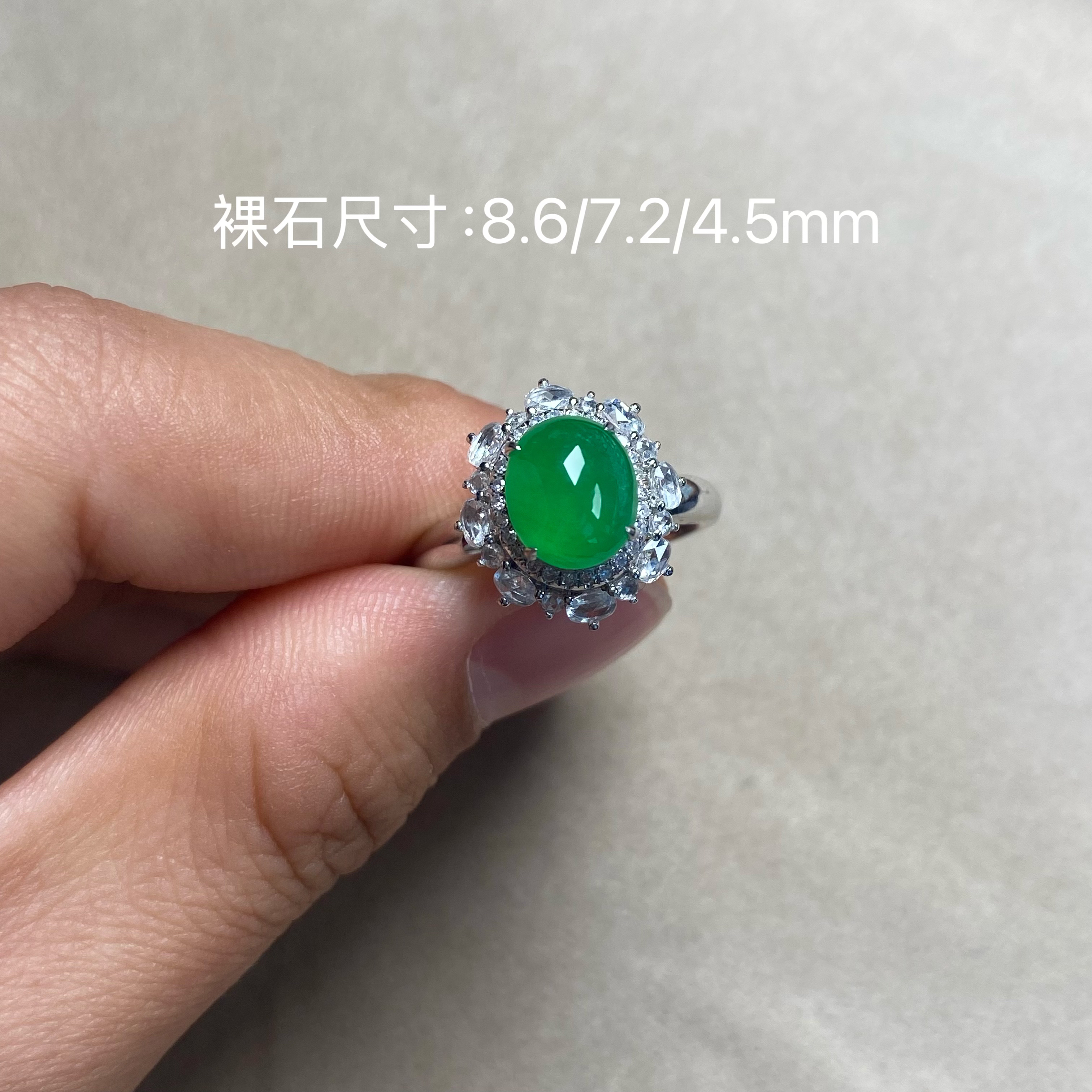 翡翠戒指18k金镶嵌高冰种水浓阳绿颜色均匀底子干净翡翠戒指