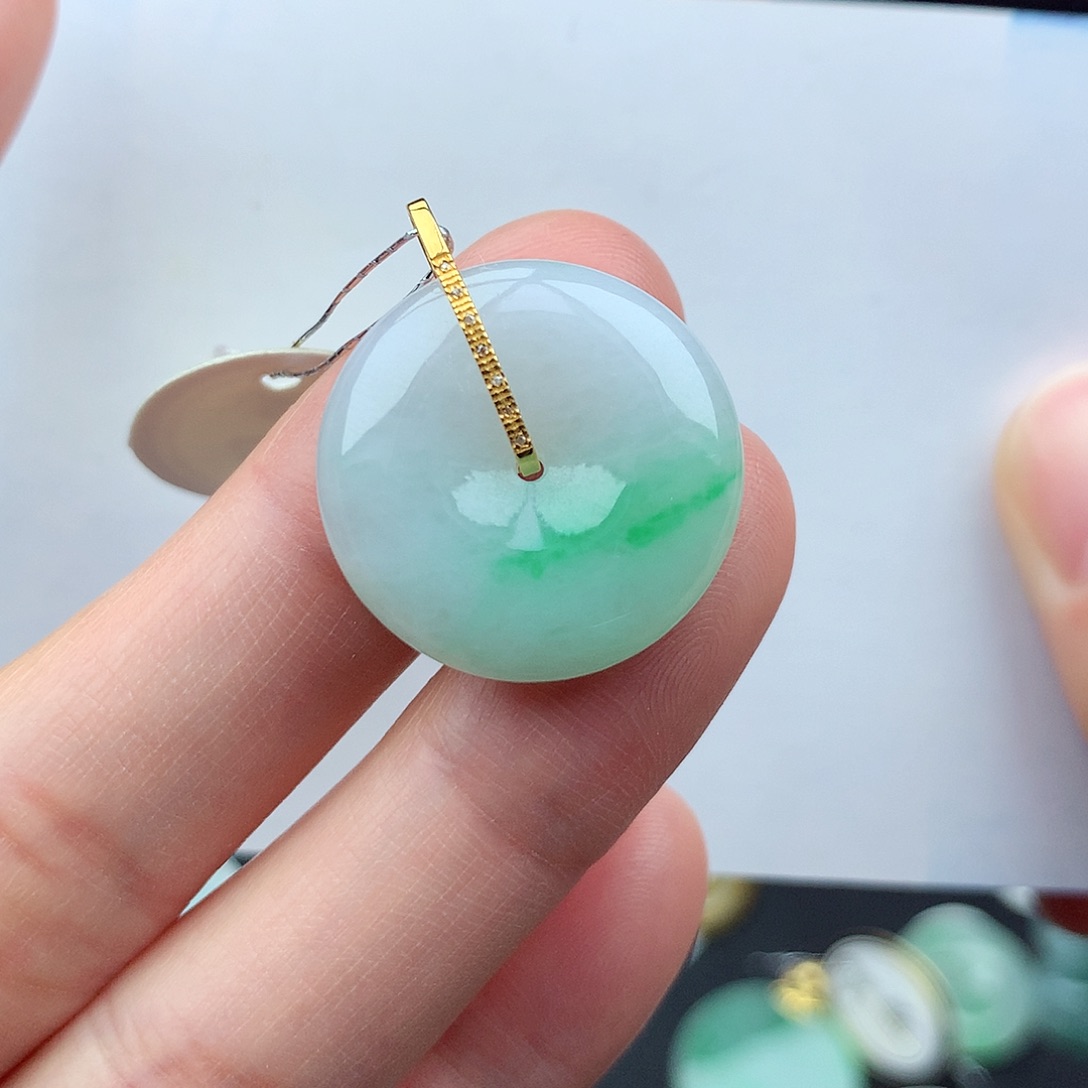 翡翠颈饰18K金镶嵌翡翠