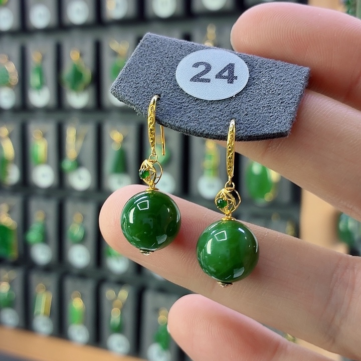 和田玉18K金镶嵌耳饰