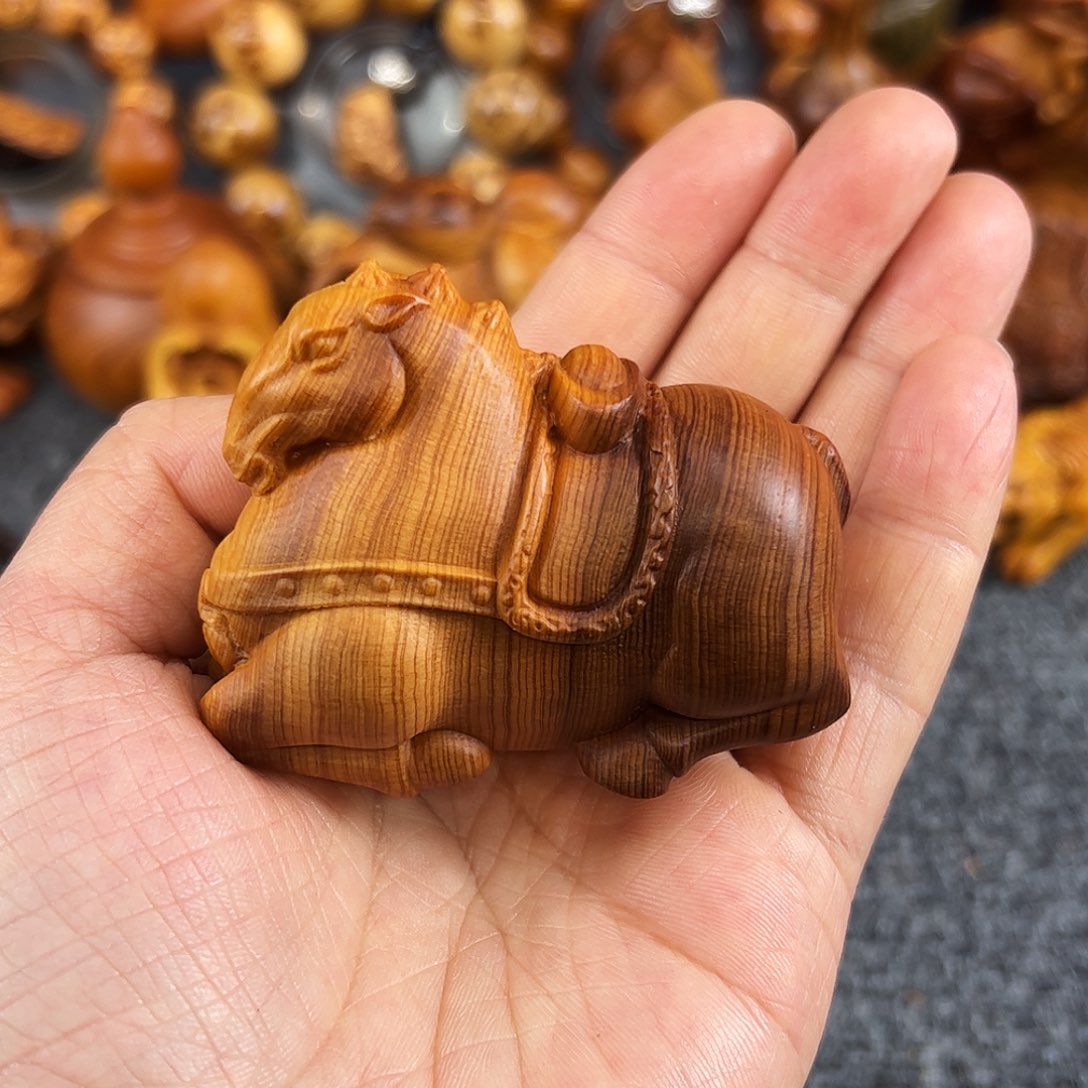 柏木太行崖柏黑油牛手把件