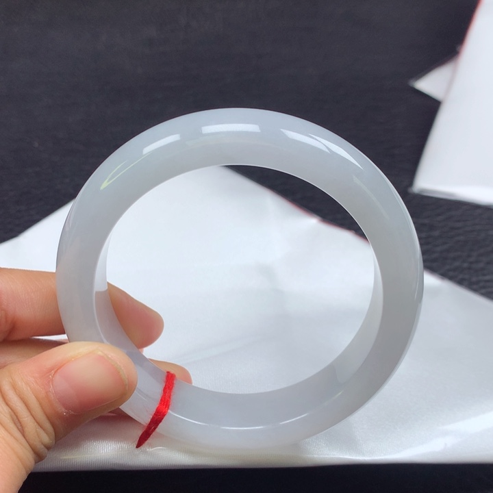 翡翠手镯未镶嵌小*亮60圈