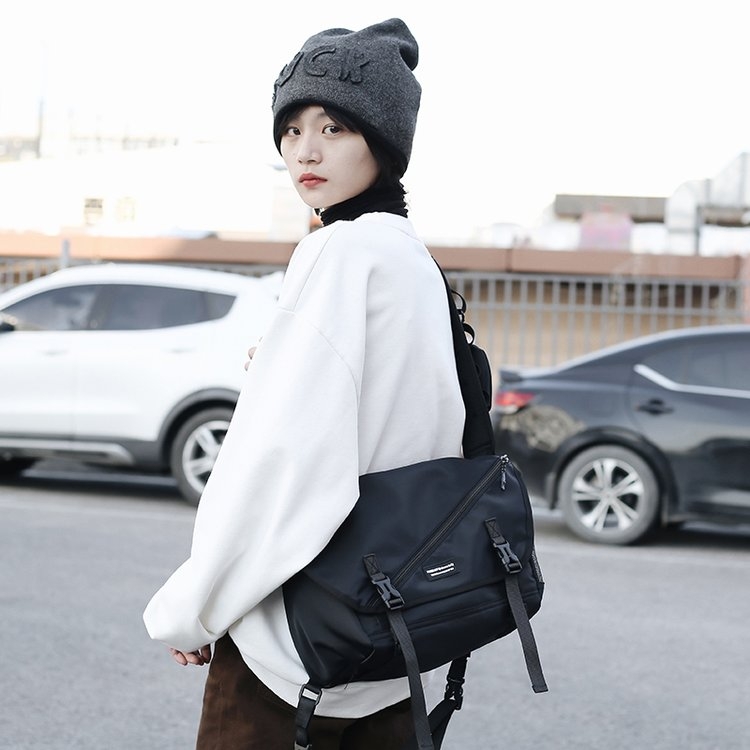 单肩斜挎包男机能邮差包潮牌女挎包ins潮酷大容量休闲学生