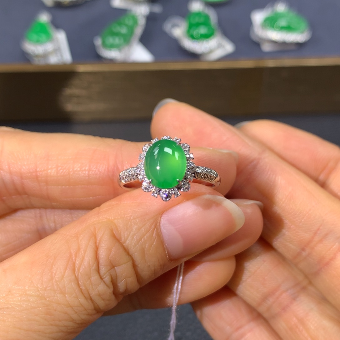 翡翠戒指18K金镶嵌翡翠