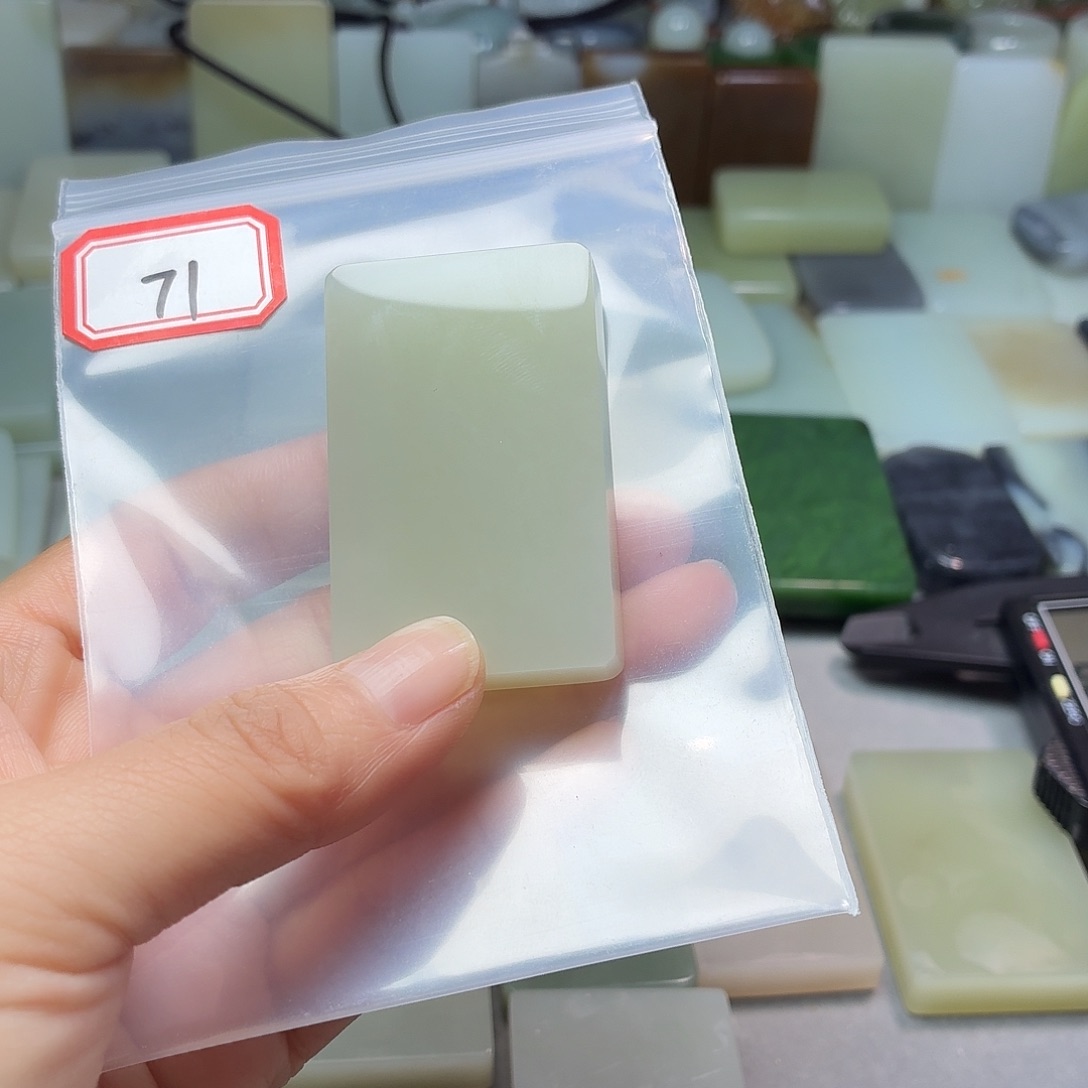 生***雨和田玉未镶嵌颈饰