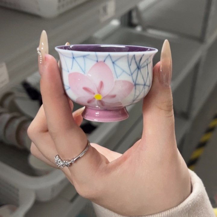 杯子。                