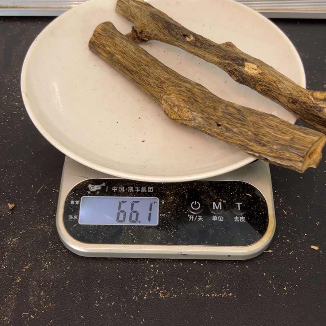 沉香碎屑沉香透顶绿虫眼