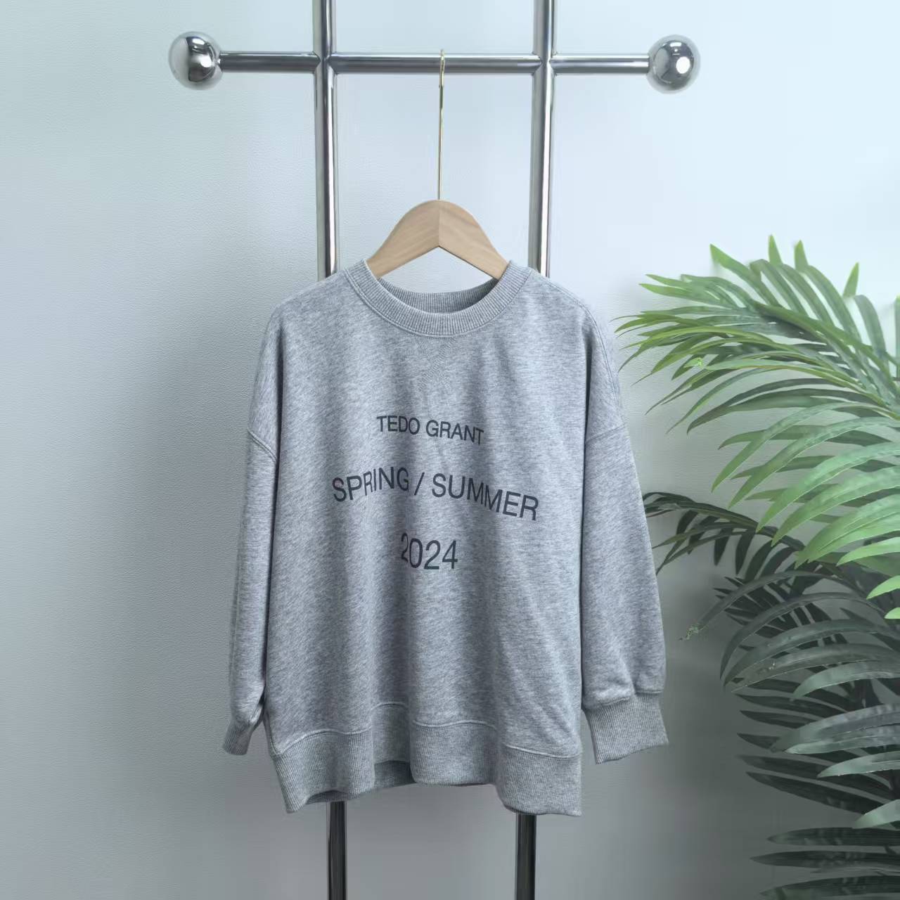 【0160】花灰色字母印花卫衣B0-7