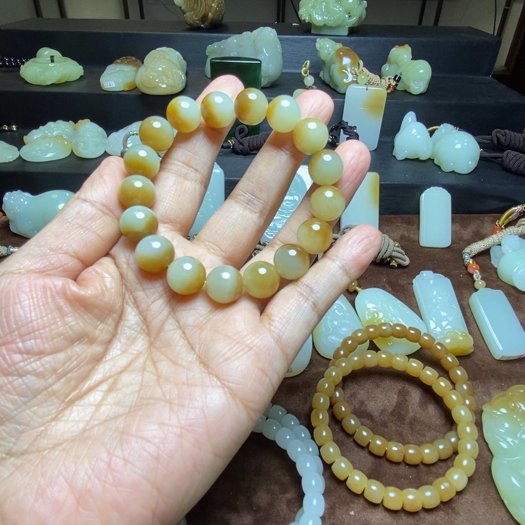 晓***文和田玉未镶嵌手链