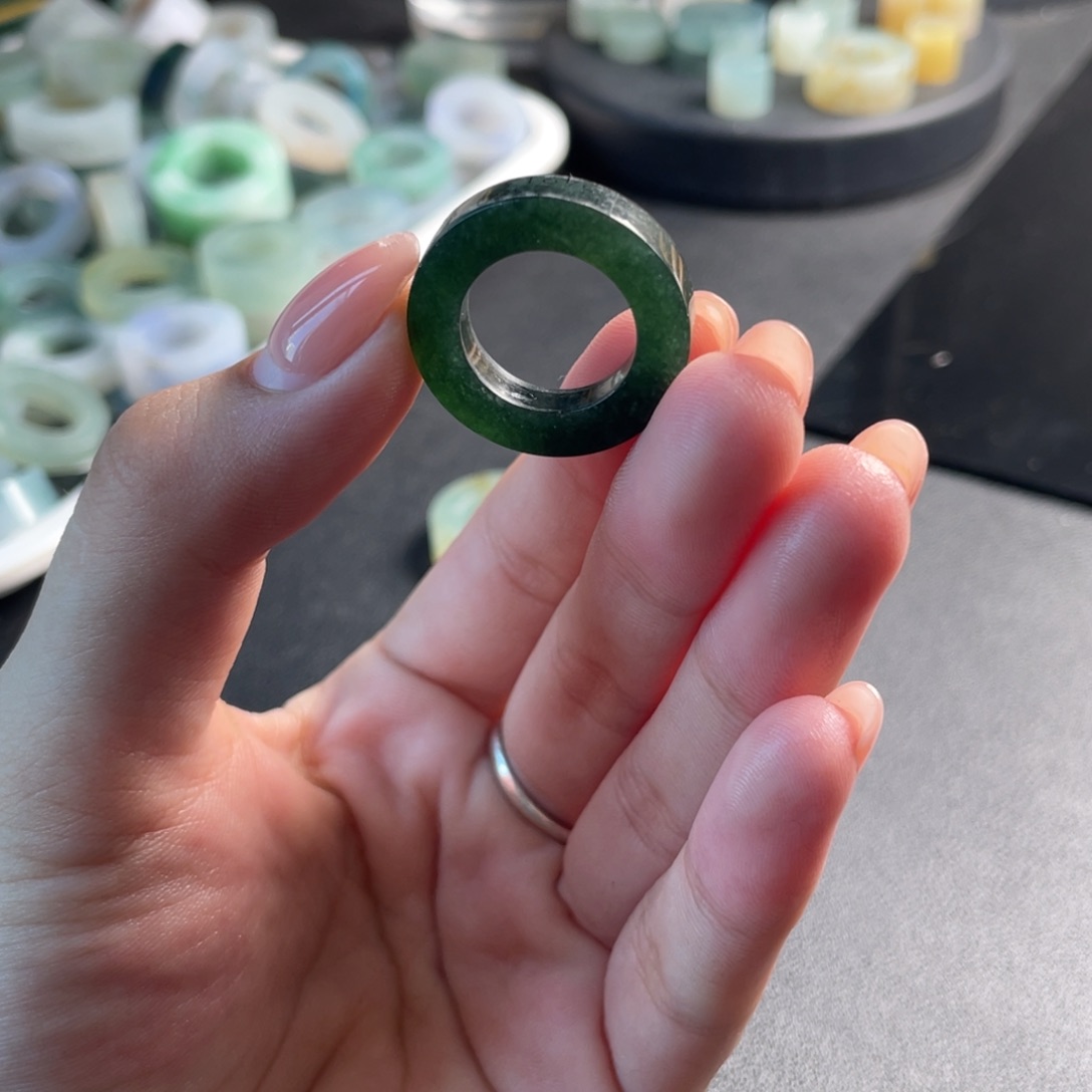 未镶嵌定制翡翠啤酒瓶绿