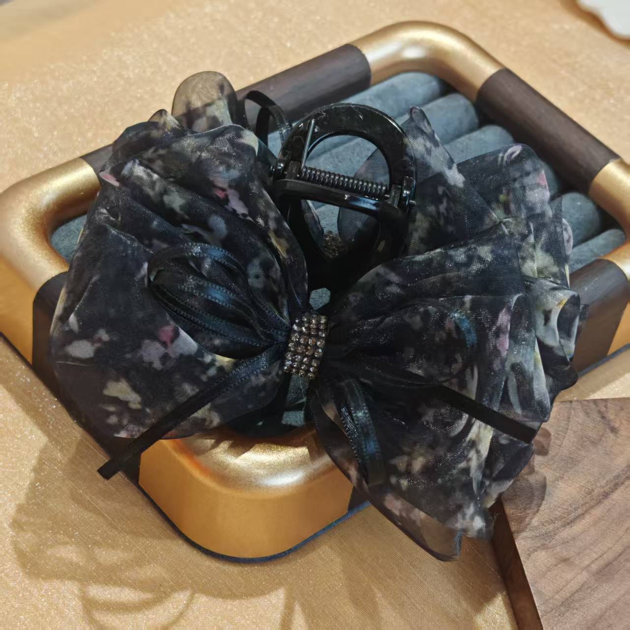 芙奈琪0300509高端轻奢简约气质鲨鱼夹