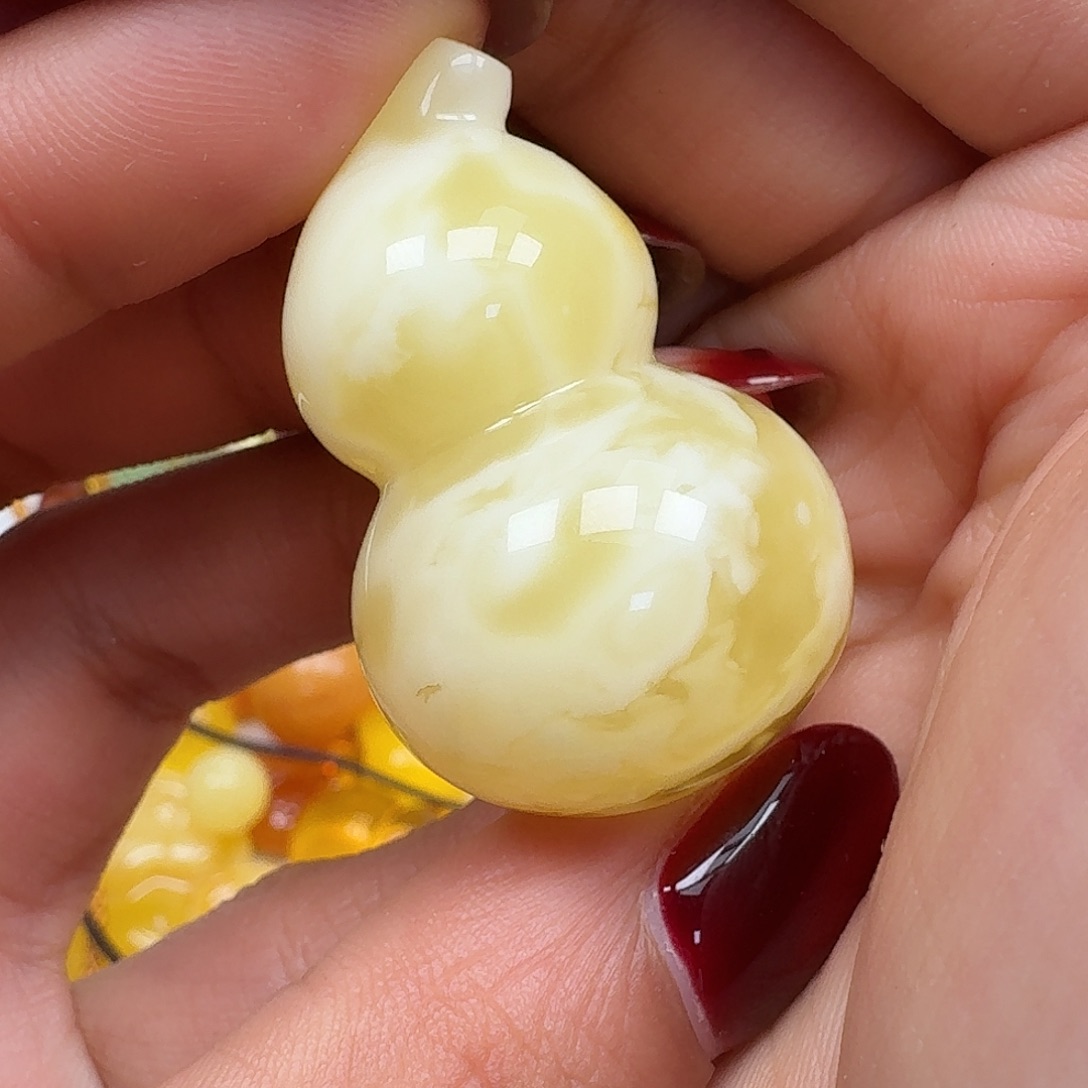 琥珀未镶嵌裸石悠悠