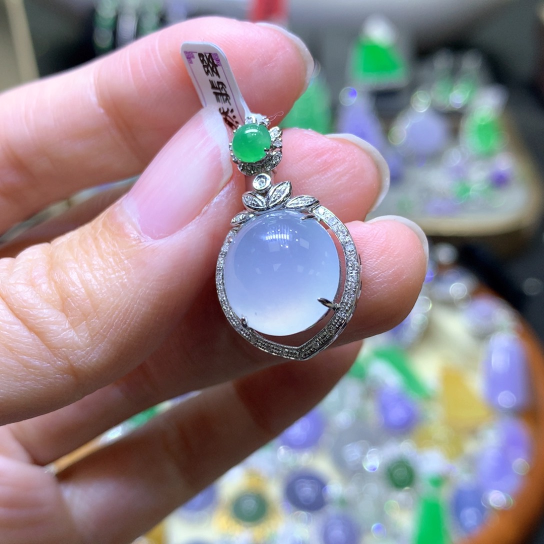 【闪购商品】翡翠颈饰18K金镶嵌翡翠吊坠项链