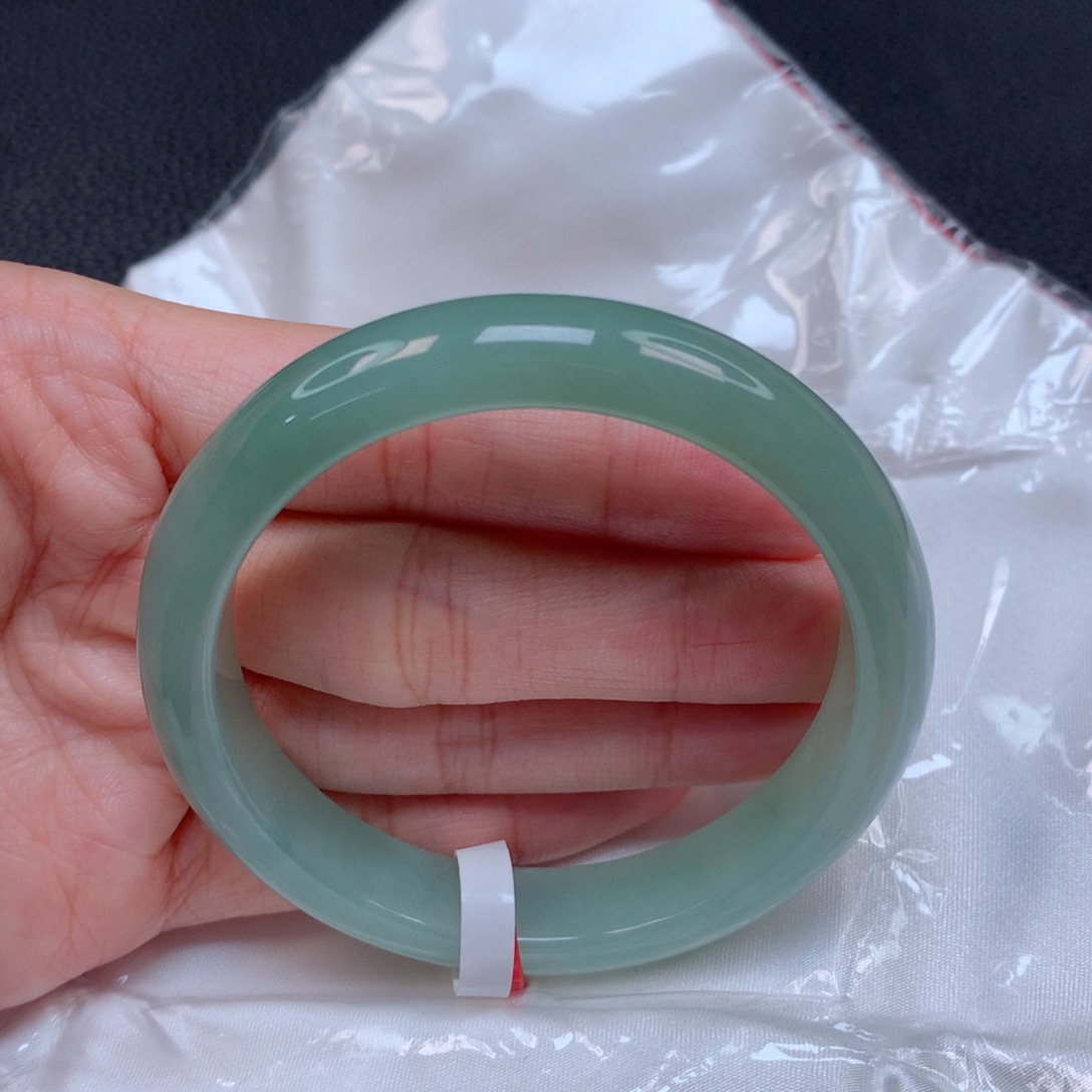 翡翠手镯未镶嵌天然