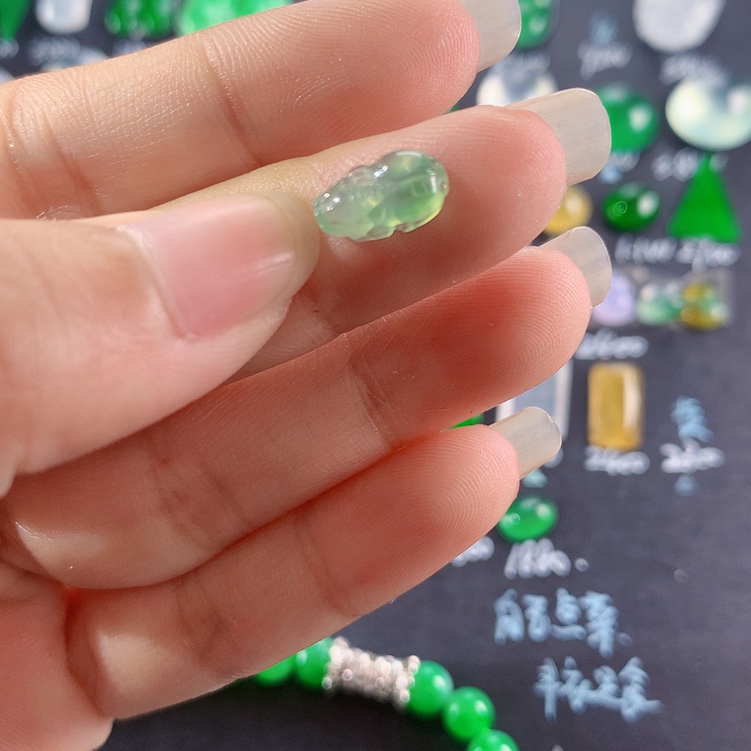 【闪购商品】翡翠颈饰未镶嵌貔貅