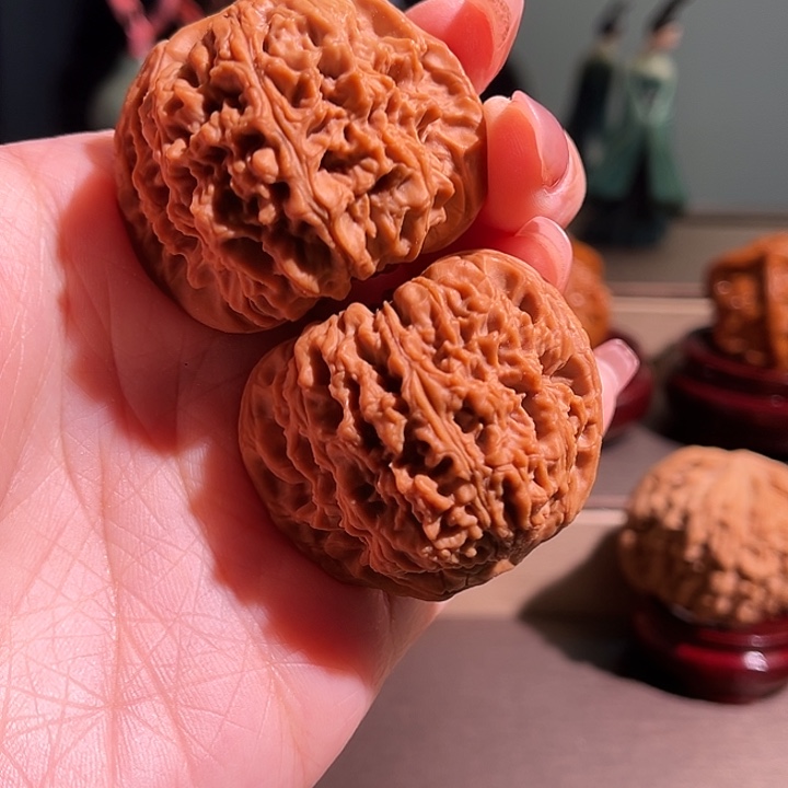 人***逢把件文玩核桃南疆石