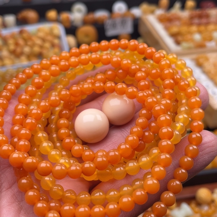 石英质玉（缅黄）颈饰未镶嵌手***心