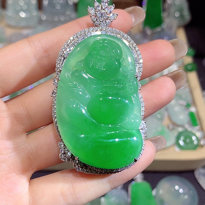 翡翠18K金镶嵌颈饰佛