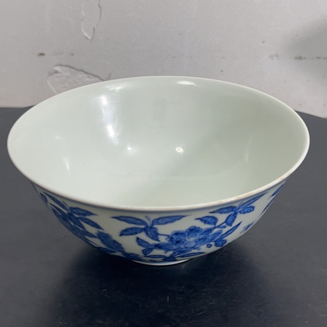 摆件陶一个青花花卉纹碗