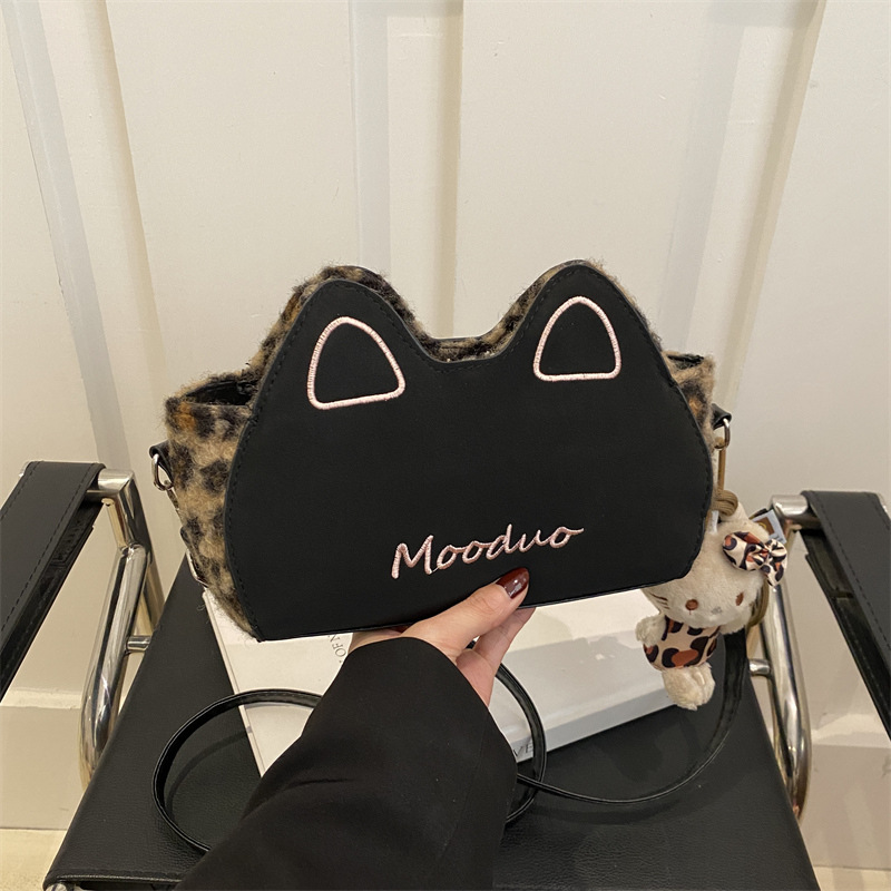 小众设计韩版豹纹腋下包包女2024新款冬季单肩包可爱猫耳朵斜挎包
