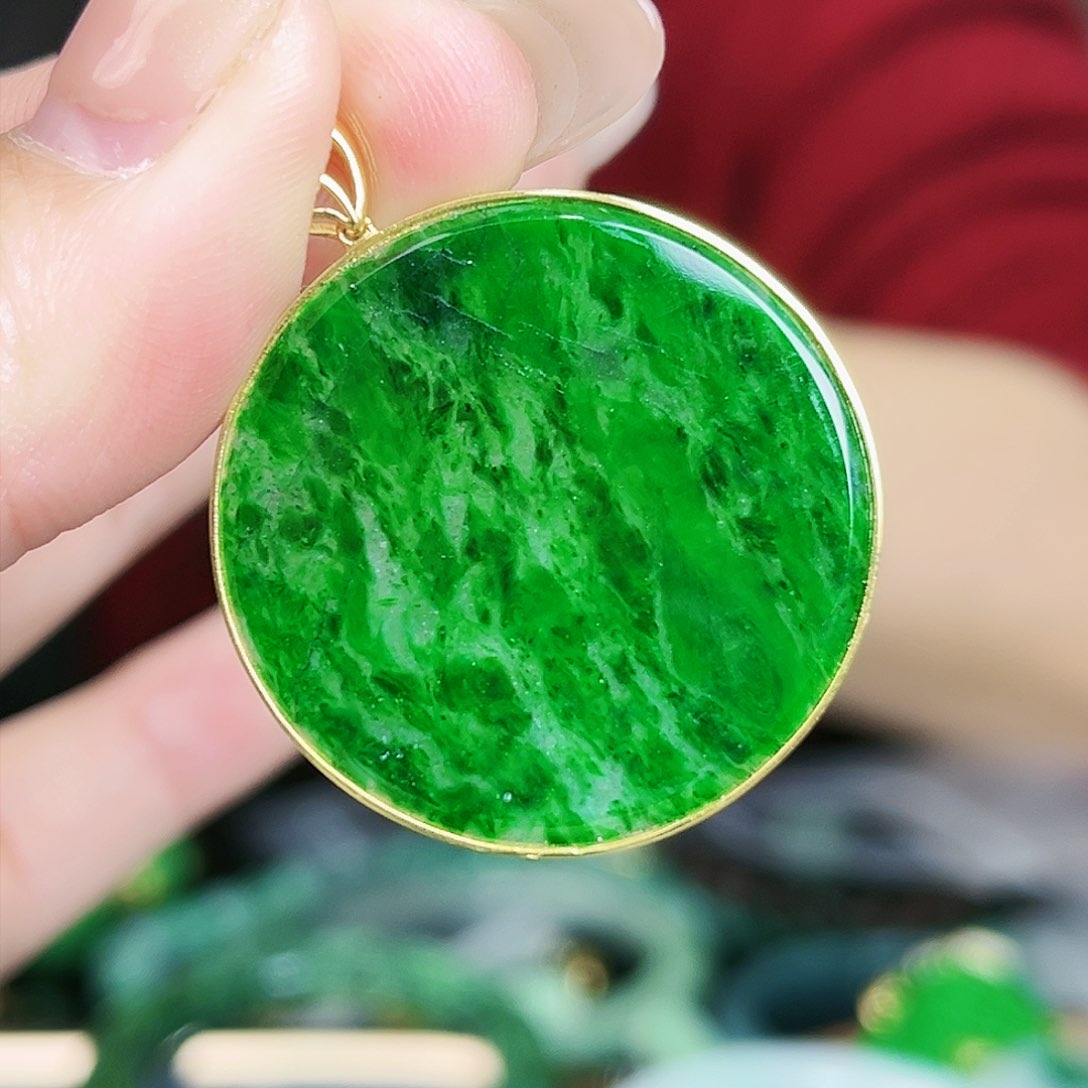 翡翠颈饰18K金镶嵌吊坠