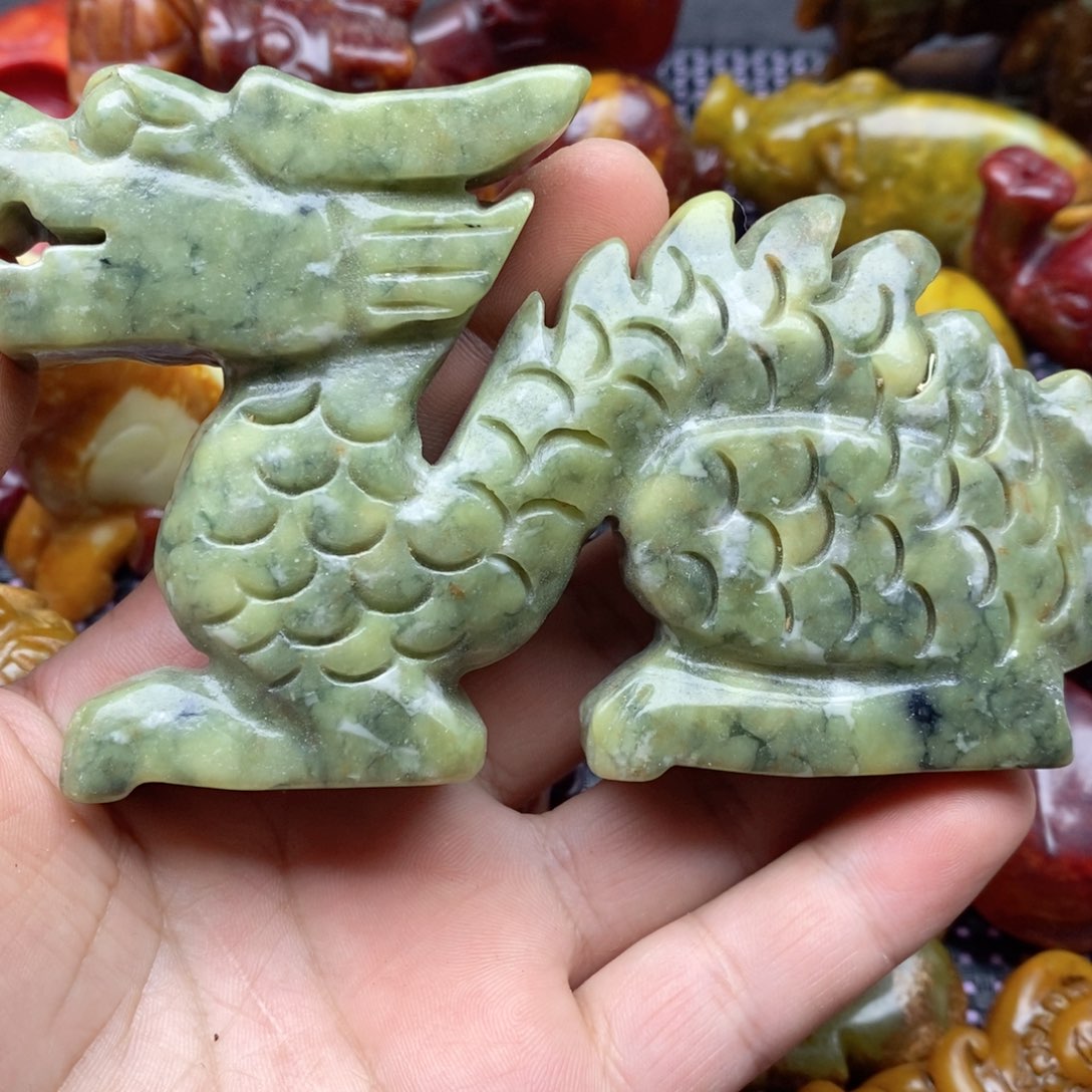 蛇纹石玉颈饰未镶嵌