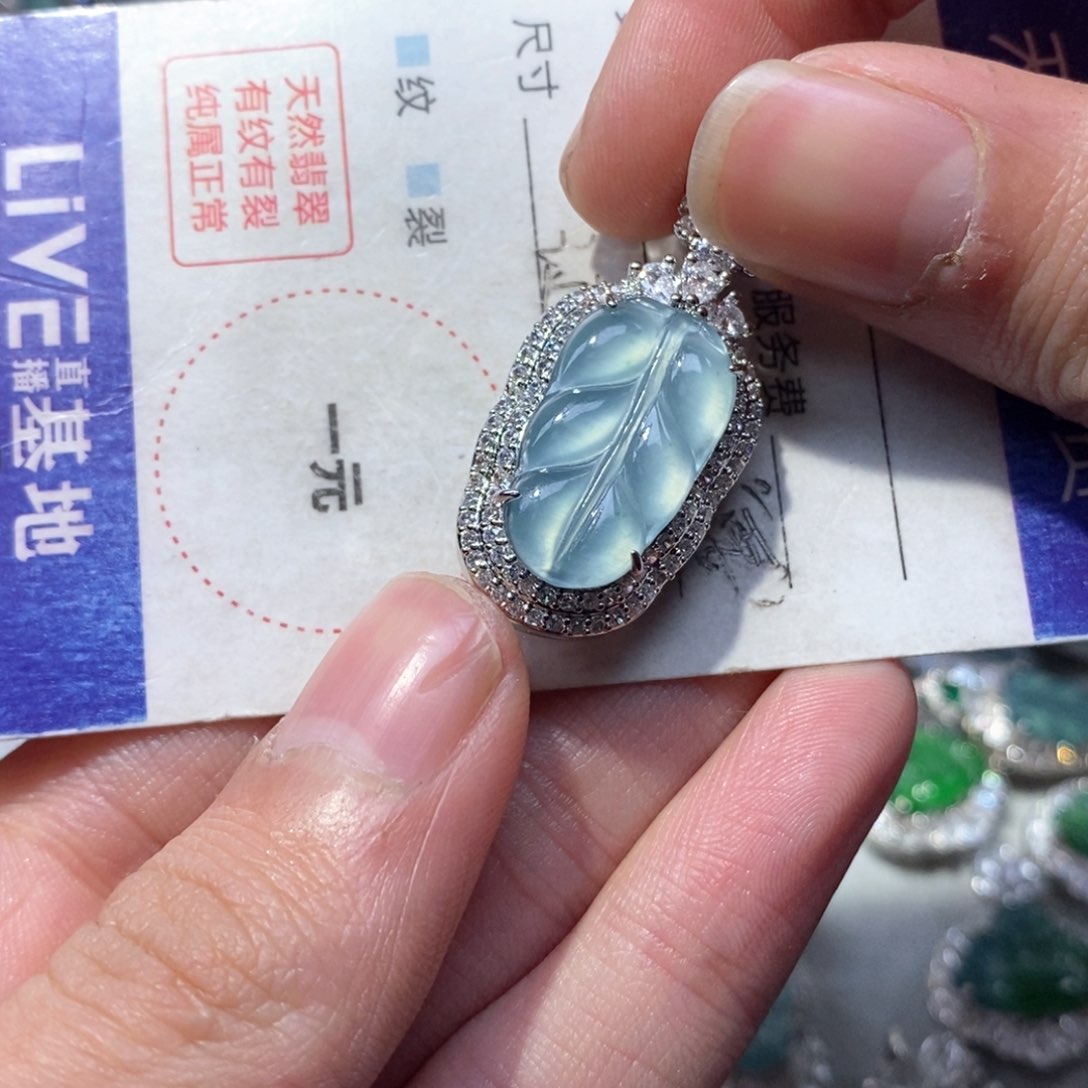 翡翠颈饰未镶嵌翡翠