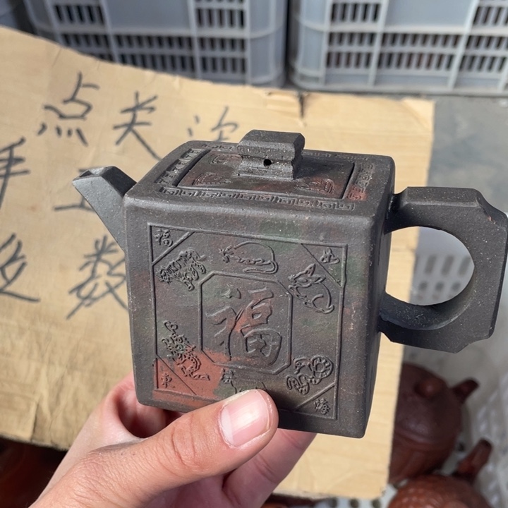 老厂紫砂壶一件。