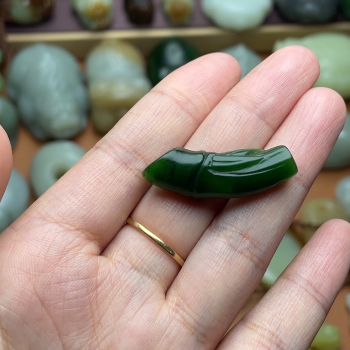 【闪购商品】颈饰未镶嵌和田玉小*