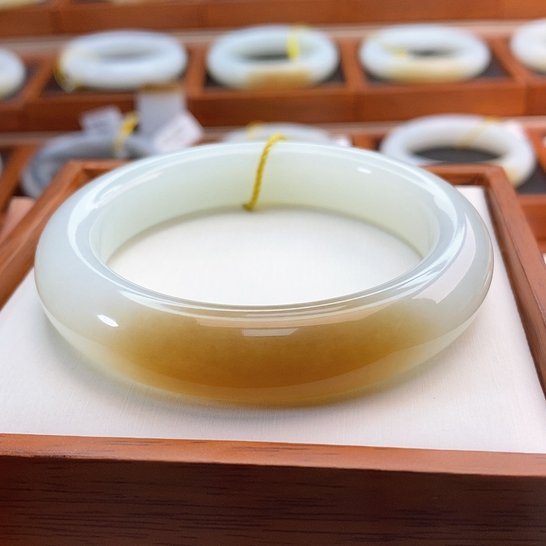 和田玉（糖玉）手镯未镶嵌