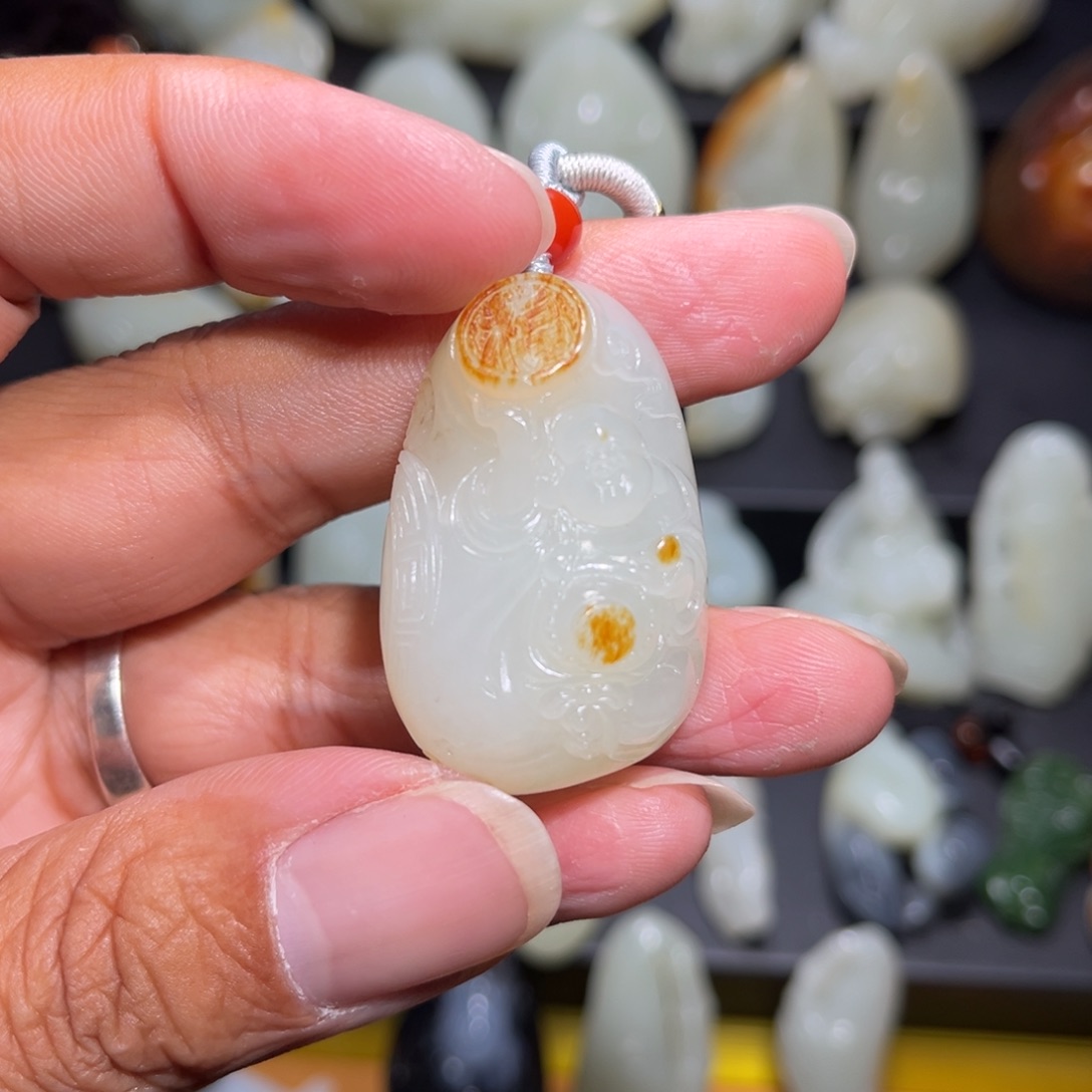 和田玉颈饰未镶嵌雨****?