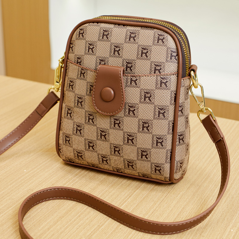 2025新款印花精致小包女洋气斜挎小包轻奢小方包女时尚百搭单肩包