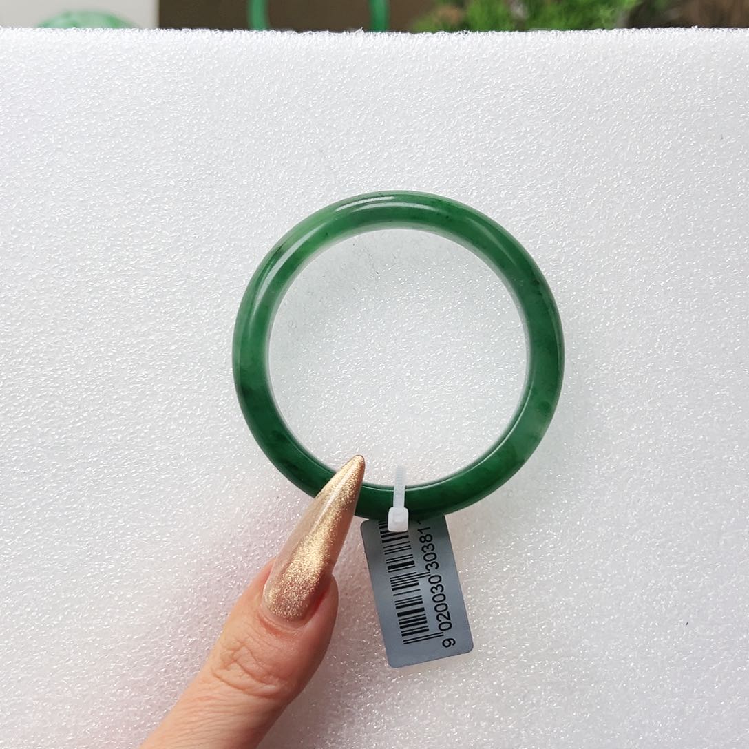 石英质玉未镶嵌手镯漂***?