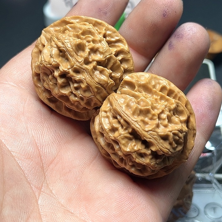 文玩核桃把件尖有裂36尺苹果园