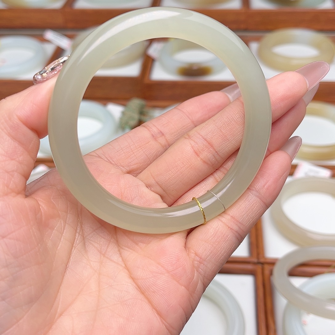 和田玉手镯未镶嵌明**间57.8