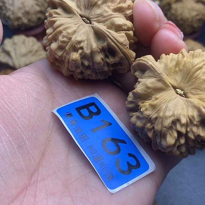 孺***牛吊坠文玩核桃官帽走蛇