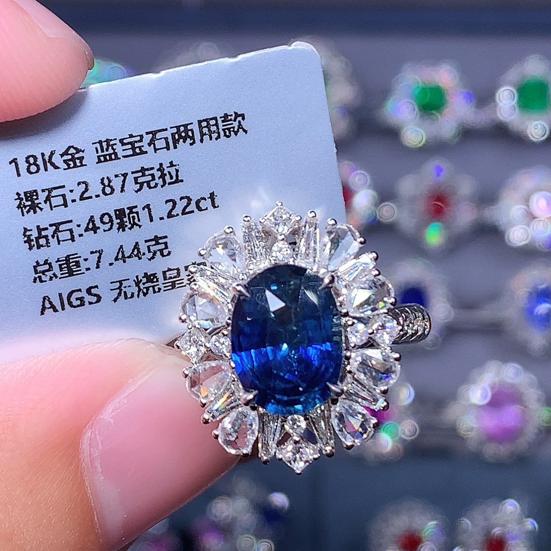 18K金镶嵌蓝宝石戒指