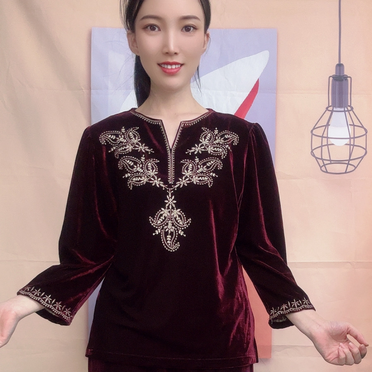 重工凤冠手绣V领显瘦中老年妈妈上衣加裤子两件套