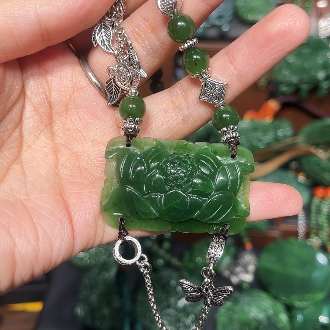 颈饰未镶嵌和田玉（糖玉）