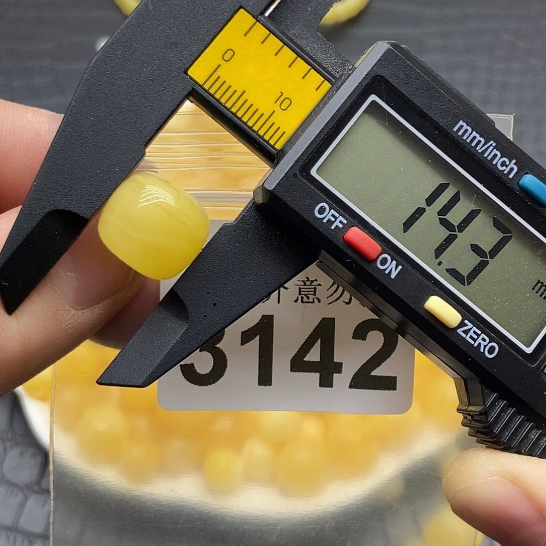 蜜蜡未镶嵌珠宝奇石3142