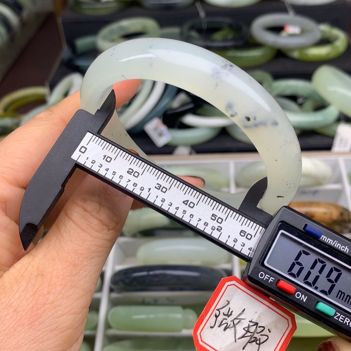 蛇纹石玉未镶嵌手镯709