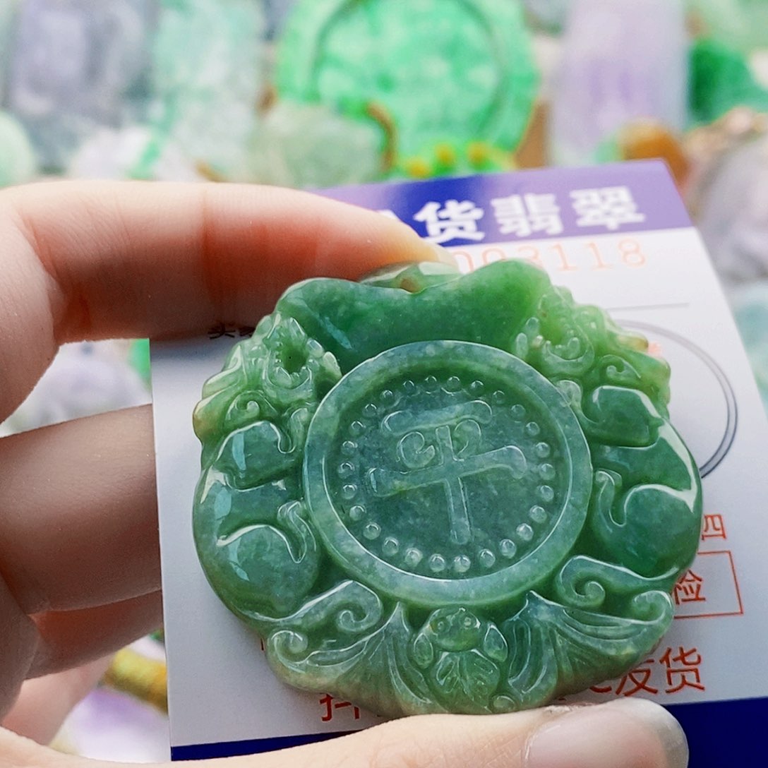 吊坠(不含链)未镶嵌翡翠