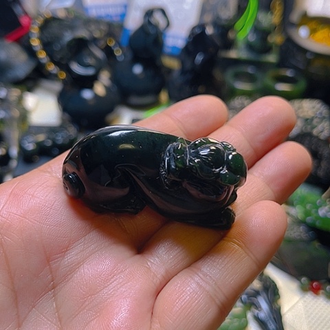 蛇纹石玉颈饰未镶嵌