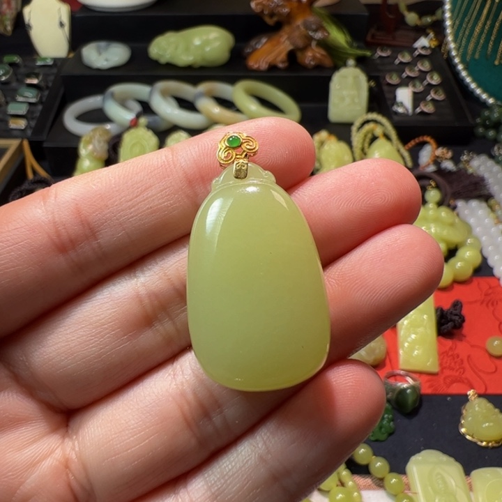 和田玉（黄玉）颈饰18K金镶嵌