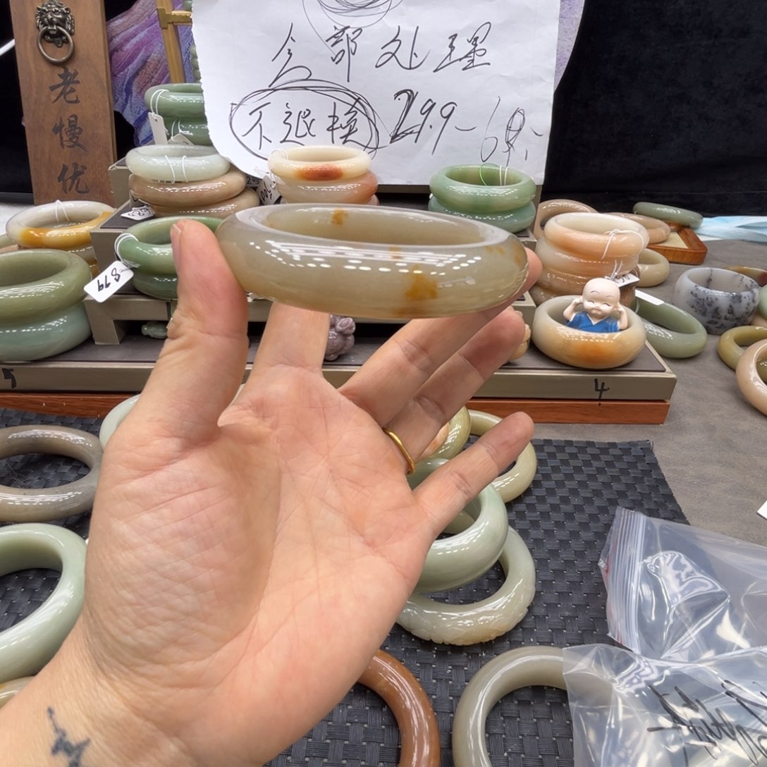 繁***锦石英质玉未镶嵌手镯