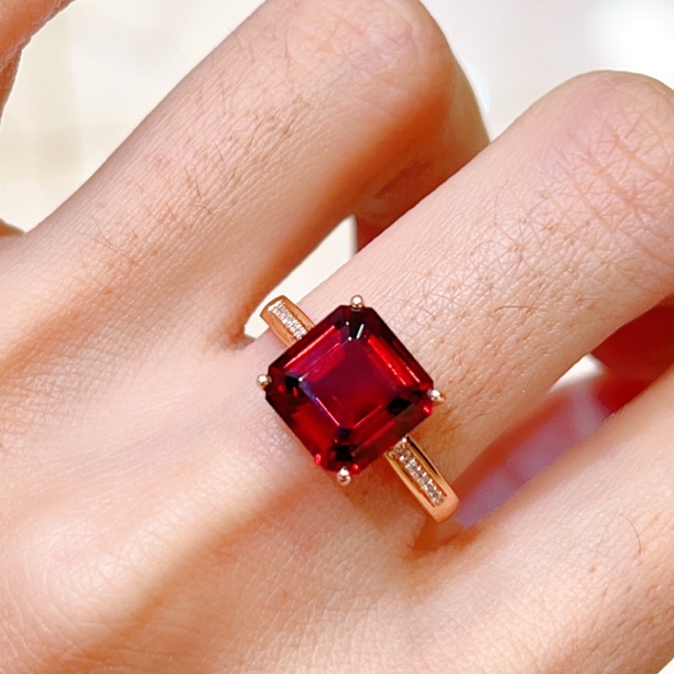 4.00ct 18k玫瑰金石榴石戒指2600