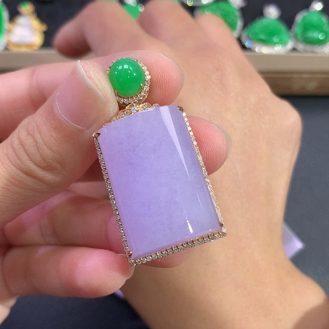 翡翠吊坠(赠链)18K金镶嵌