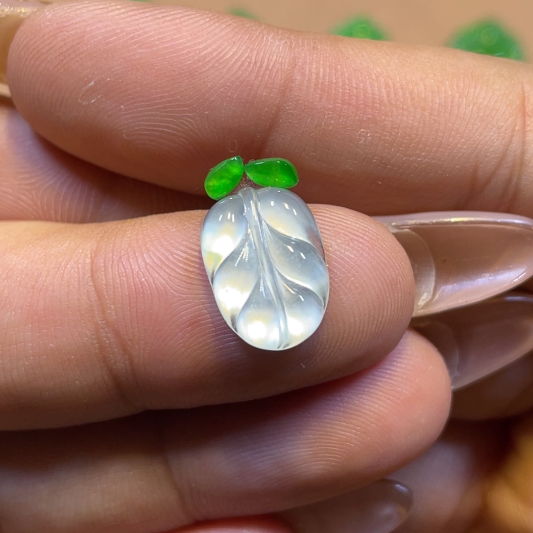 颈饰未镶嵌翡翠叶子