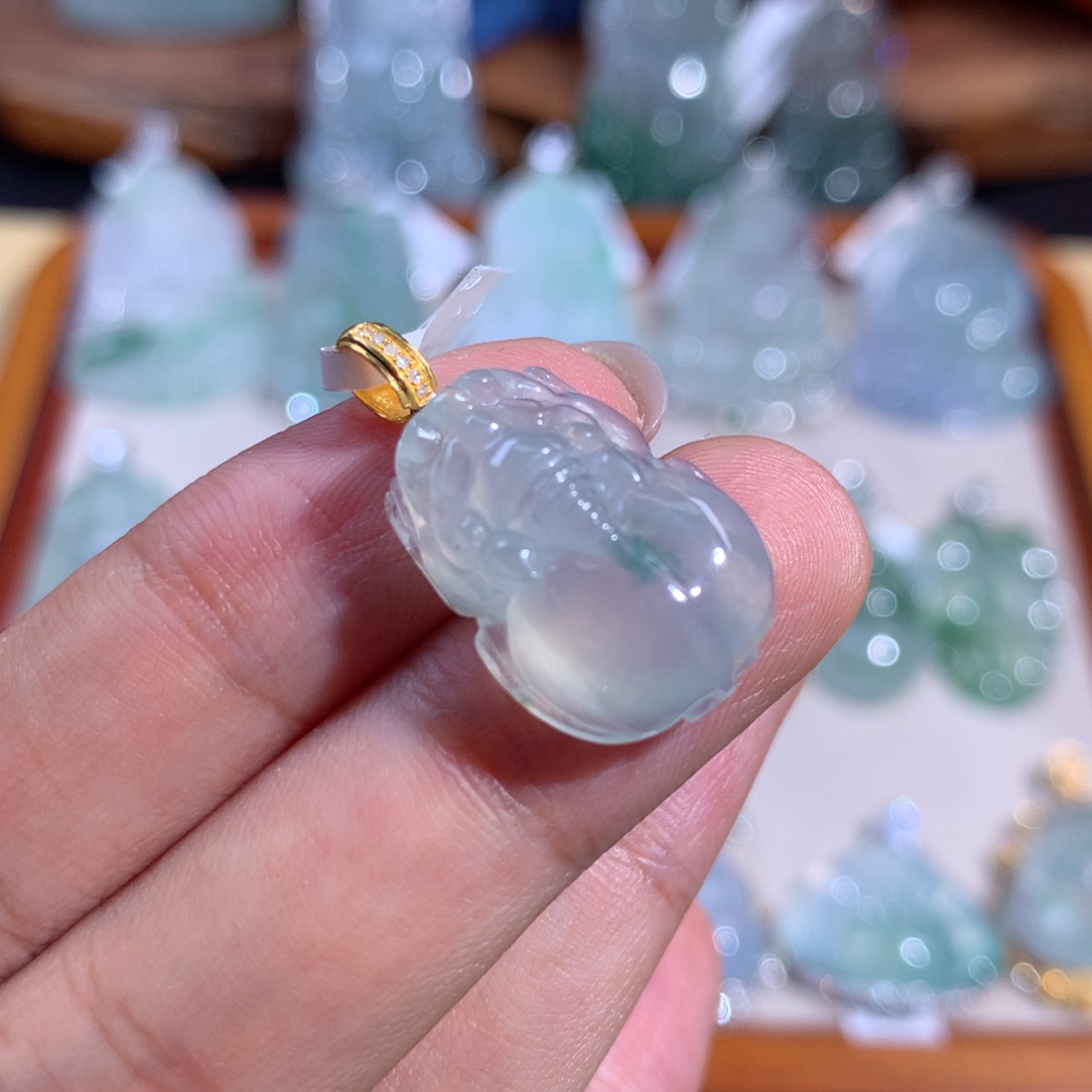 翡翠颈饰18K金镶嵌貔貅